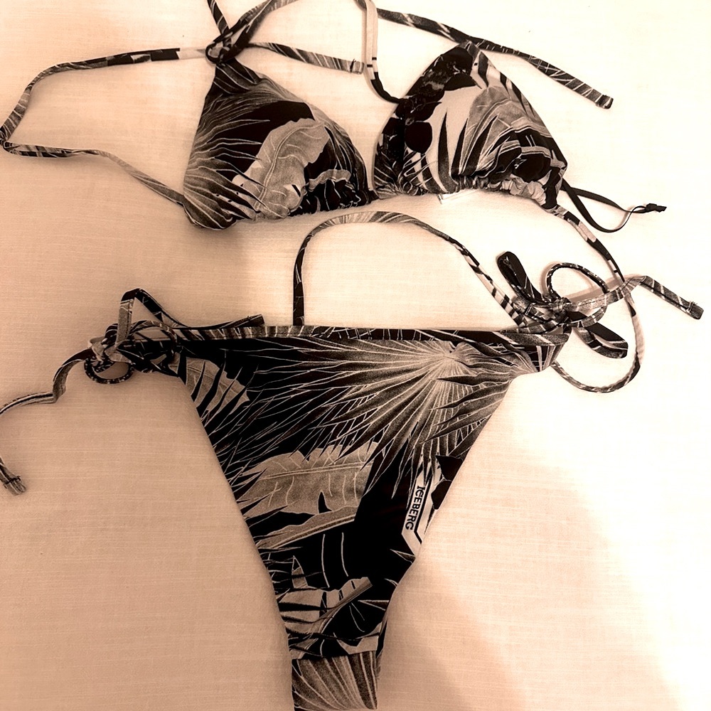 Iceberg bikini size medium